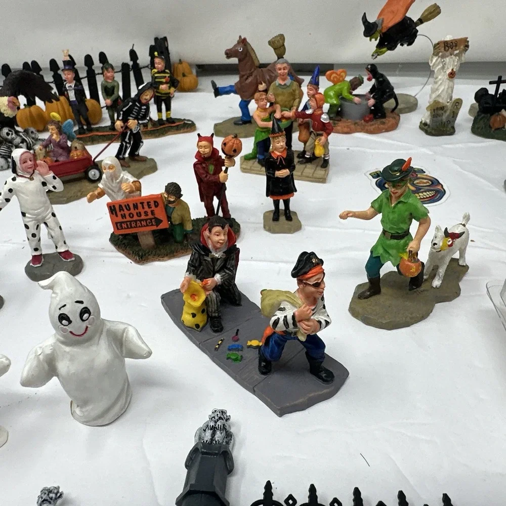 Big MIX lot Lemax Spooky Town halloween Vintage Retired